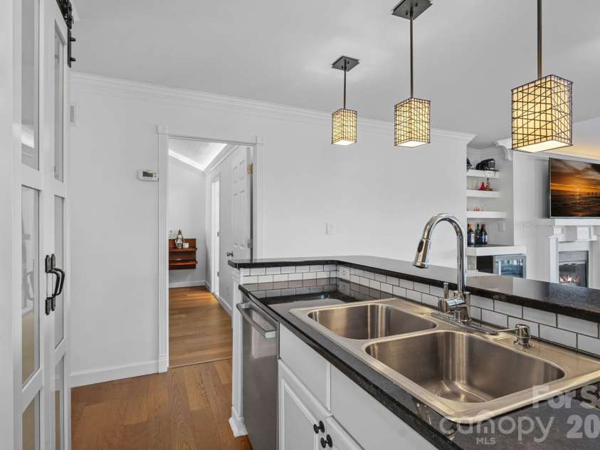 18797 Vineyard Point Lane, Cornelius, NC 28031.  MLS# CAR4434795, YatesRealty ID 22130. 