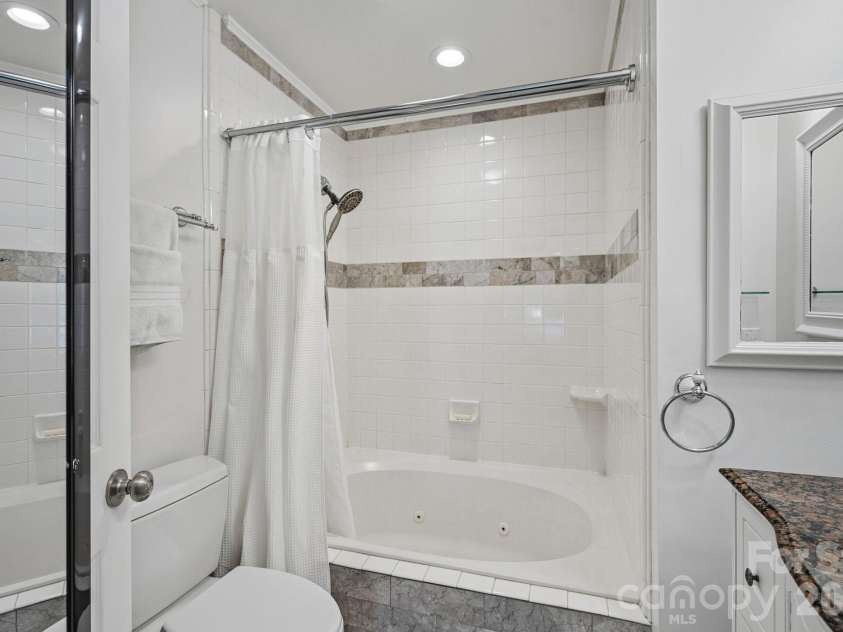 18797 Vineyard Point Lane, Cornelius, NC 28031.  MLS# CAR4434795, YatesRealty ID 22130. 