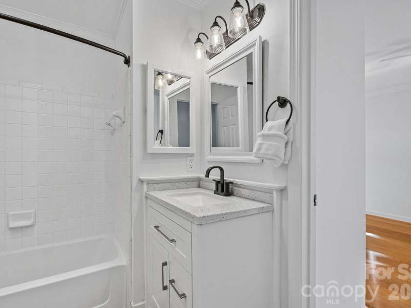18797 Vineyard Point Lane, Cornelius, NC 28031.  MLS# CAR4434795, YatesRealty ID 22130. 