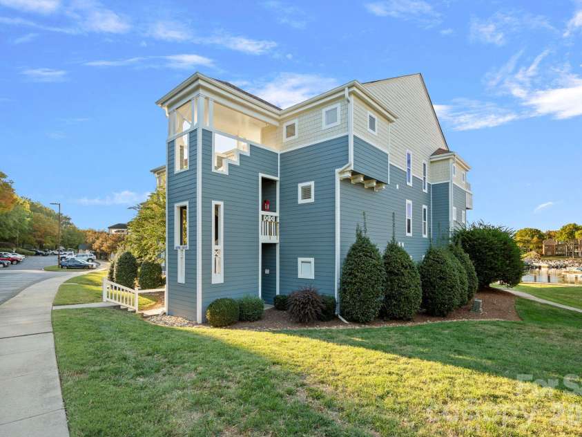 18797 Vineyard Point Lane, Cornelius, NC 28031.  MLS# CAR4434795, YatesRealty ID 22130. 
