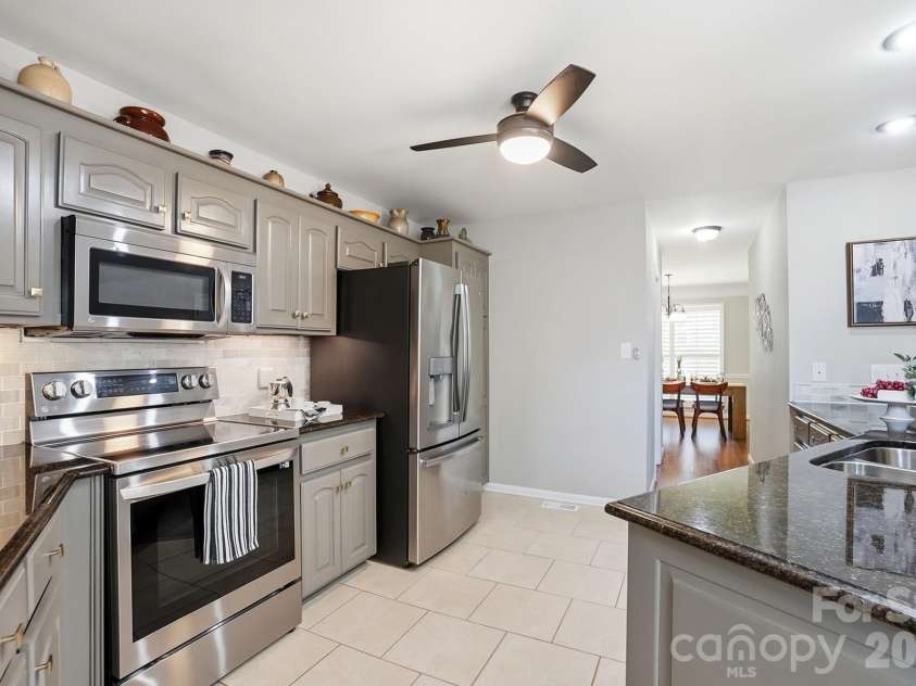4218 Patriots Way, Gastonia, NC 28056.  MLS# CAR4354947, YatesRealty ID 22132. 