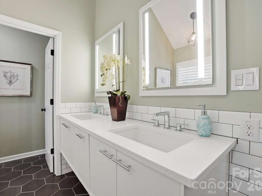 4218 Patriots Way, Gastonia, NC 28056.  MLS# CAR4354947, YatesRealty ID 22132. 