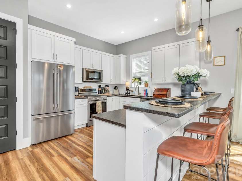20 Phillip Lane, Arden, NC 28704.  MLS# CAR4365933, YatesRealty ID 22133. 