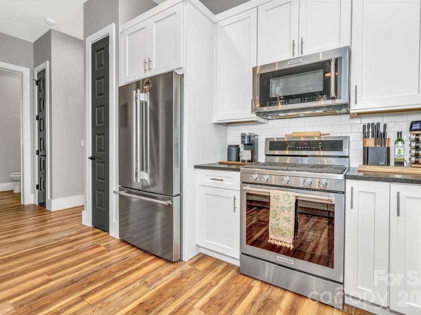 20 Phillip Lane, Arden, NC 28704.  MLS# CAR4365933, YatesRealty ID 22133. 