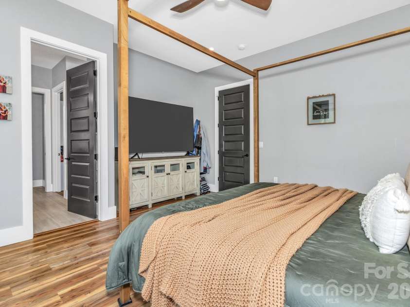 20 Phillip Lane, Arden, NC 28704.  MLS# CAR4365933, YatesRealty ID 22133. 