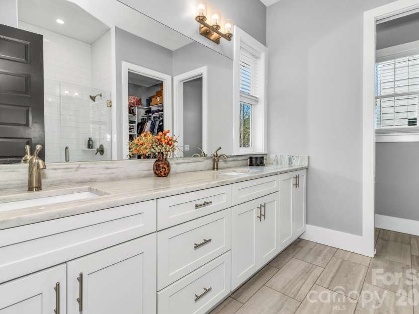 20 Phillip Lane, Arden, NC 28704.  MLS# CAR4365933, YatesRealty ID 22133. 