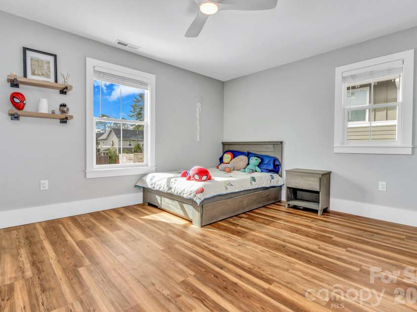 20 Phillip Lane, Arden, NC 28704.  MLS# CAR4365933, YatesRealty ID 22133. 