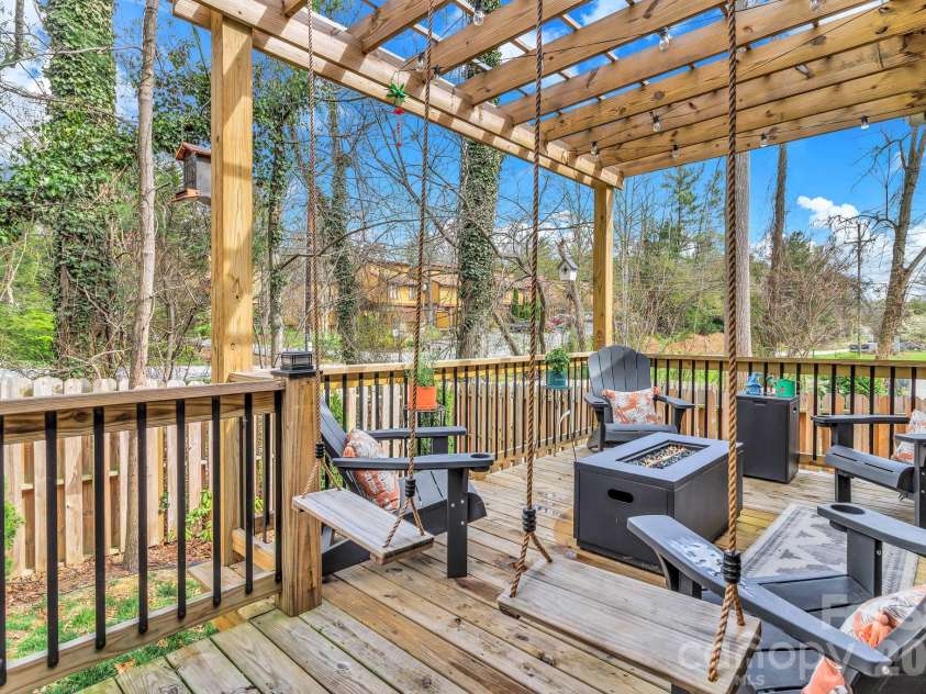 20 Phillip Lane, Arden, NC 28704.  MLS# CAR4365933, YatesRealty ID 22133. 