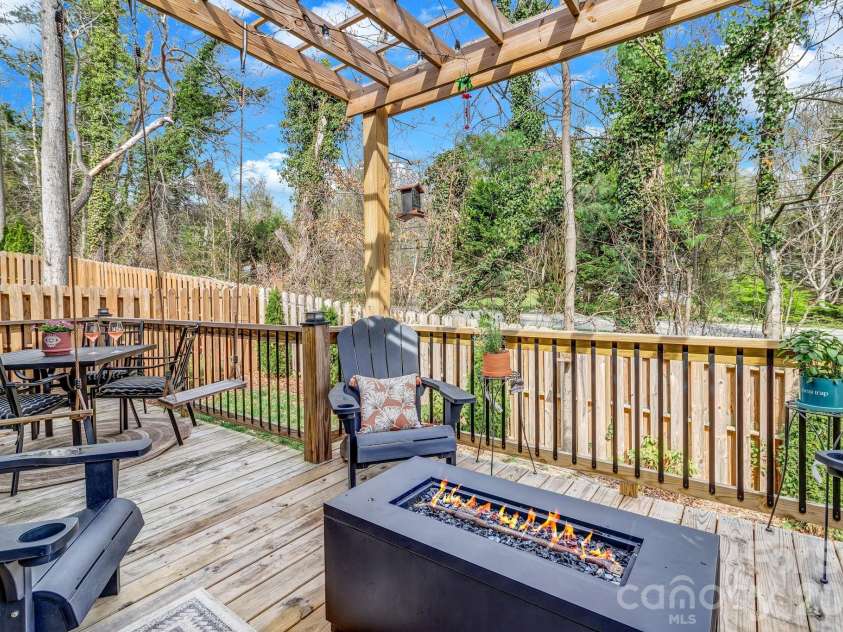 20 Phillip Lane, Arden, NC 28704.  MLS# CAR4365933, YatesRealty ID 22133. 