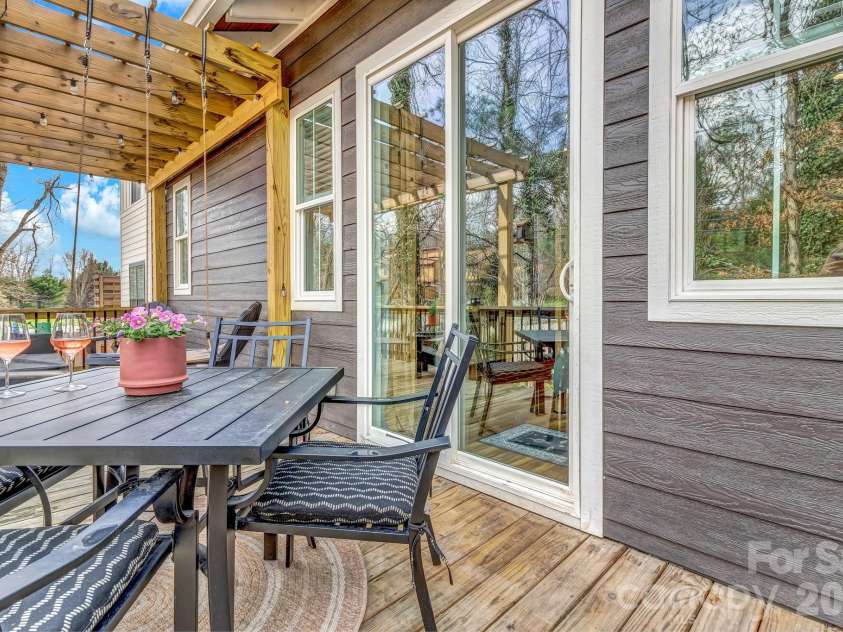 20 Phillip Lane, Arden, NC 28704.  MLS# CAR4365933, YatesRealty ID 22133. 