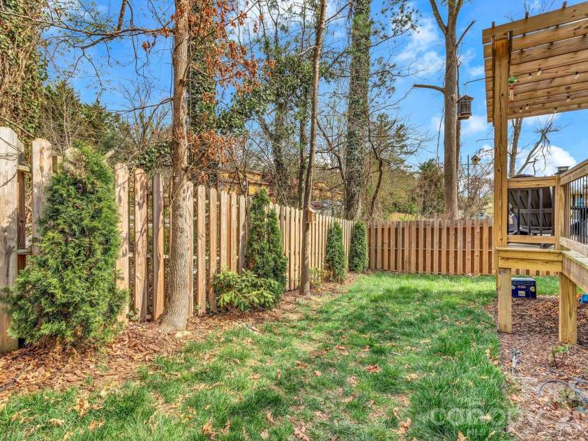 20 Phillip Lane, Arden, NC 28704.  MLS# CAR4365933, YatesRealty ID 22133. 