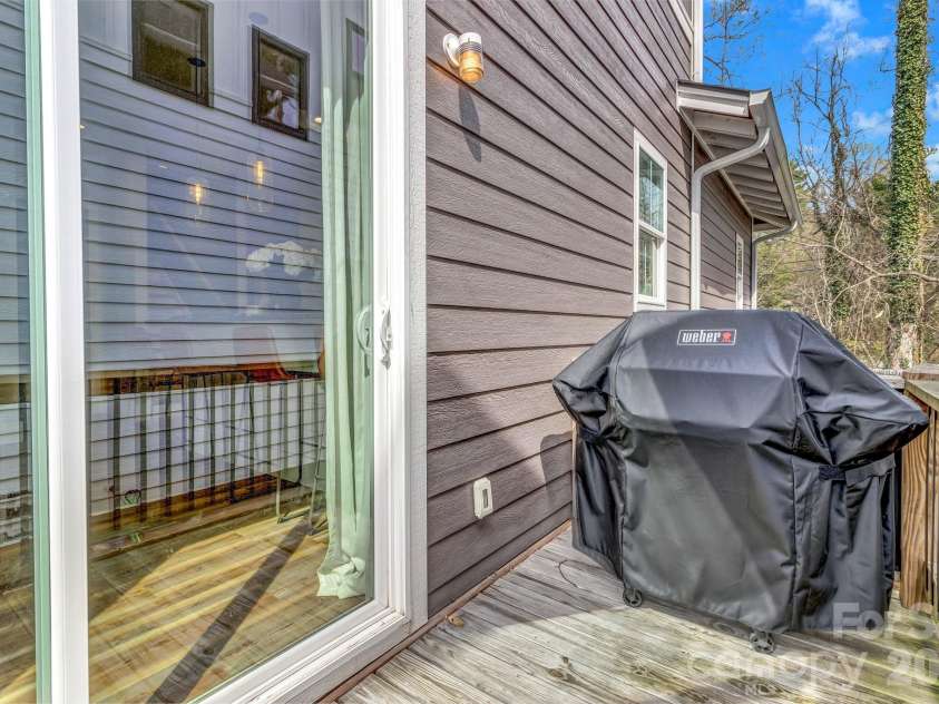 20 Phillip Lane, Arden, NC 28704.  MLS# CAR4365933, YatesRealty ID 22133. 