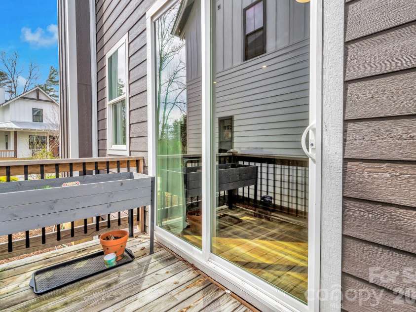 20 Phillip Lane, Arden, NC 28704.  MLS# CAR4365933, YatesRealty ID 22133. 