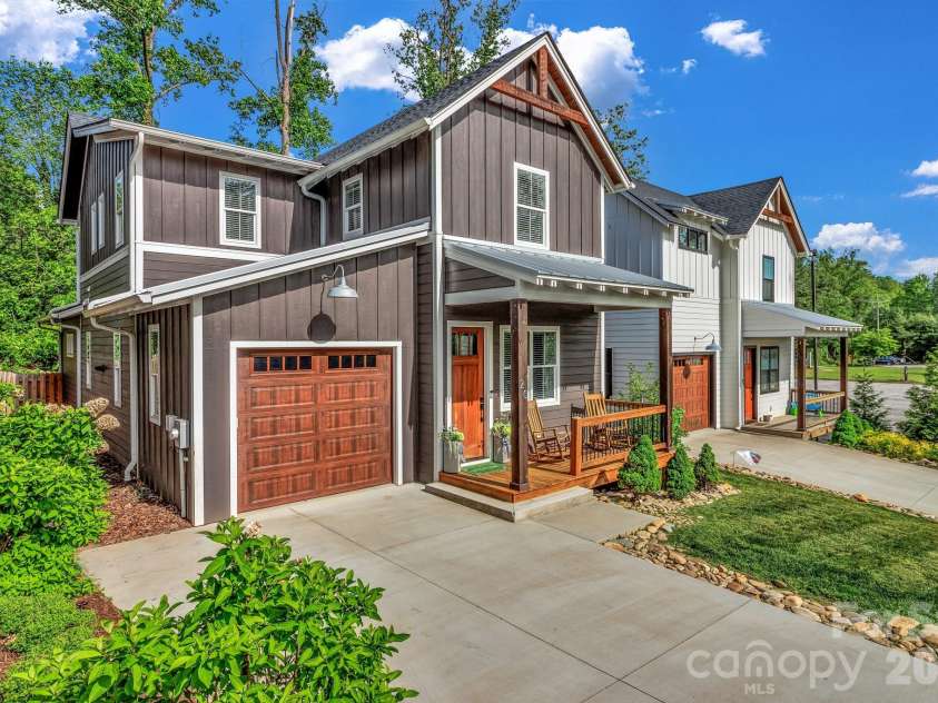 20 Phillip Lane, Arden, NC 28704.  MLS# CAR4365933, YatesRealty ID 22133. 