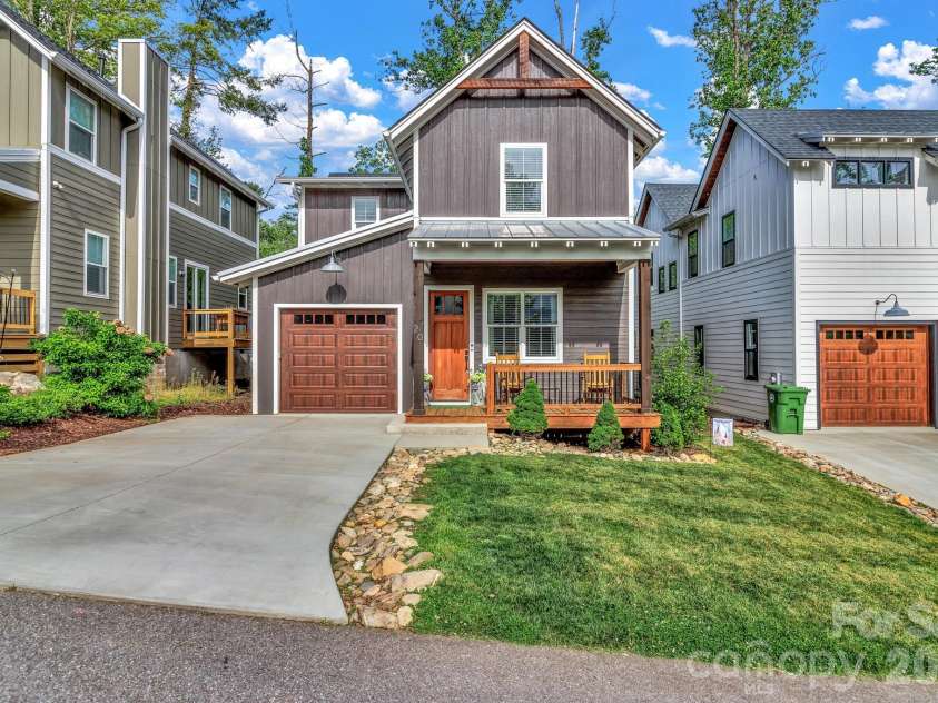 20 Phillip Lane, Arden, NC 28704.  MLS# CAR4365933, YatesRealty ID 22133. 