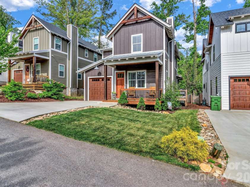 20 Phillip Lane, Arden, NC 28704.  MLS# CAR4365933, YatesRealty ID 22133. 