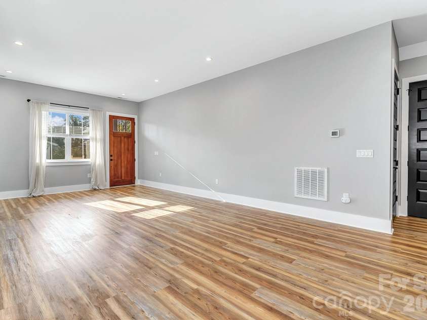20 Phillip Lane, Arden, NC 28704.  MLS# CAR4365933, YatesRealty ID 22133. 