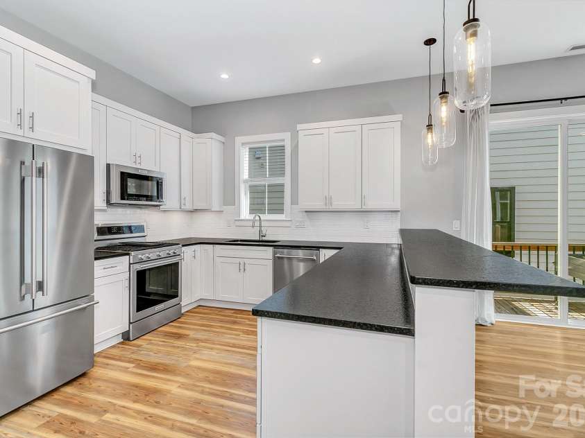 20 Phillip Lane, Arden, NC 28704.  MLS# CAR4365933, YatesRealty ID 22133. 