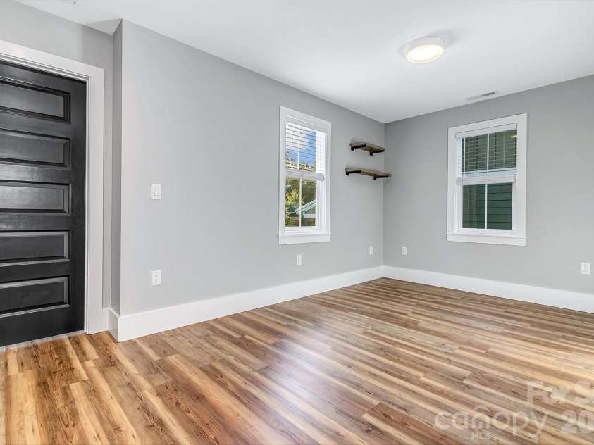20 Phillip Lane, Arden, NC 28704.  MLS# CAR4365933, YatesRealty ID 22133. 