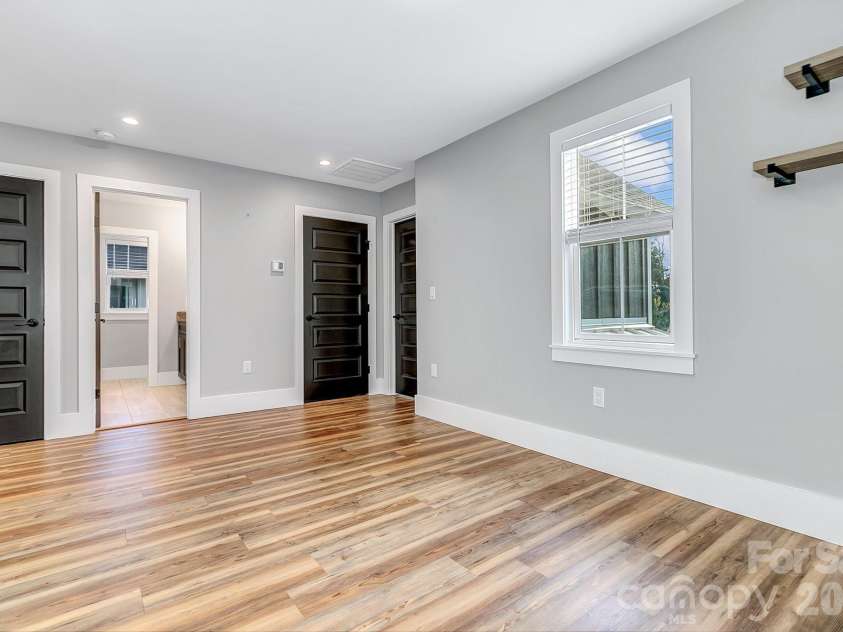 20 Phillip Lane, Arden, NC 28704.  MLS# CAR4365933, YatesRealty ID 22133. 