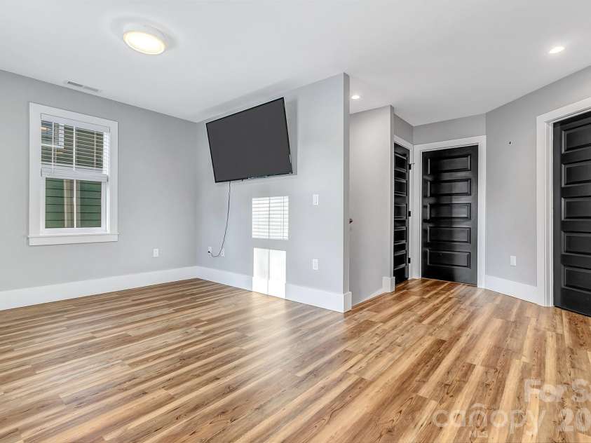 20 Phillip Lane, Arden, NC 28704.  MLS# CAR4365933, YatesRealty ID 22133. 