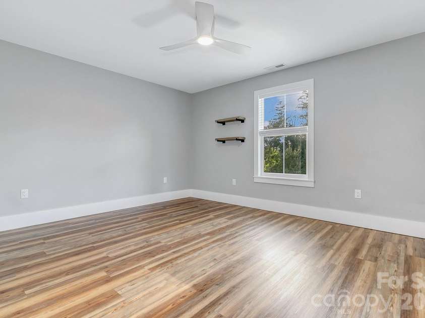 20 Phillip Lane, Arden, NC 28704.  MLS# CAR4365933, YatesRealty ID 22133. 