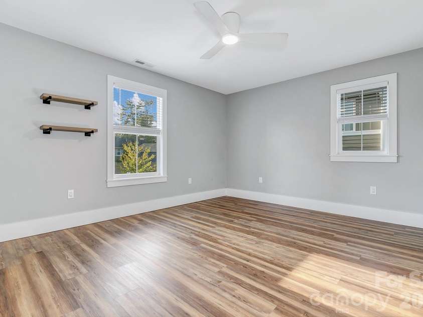 20 Phillip Lane, Arden, NC 28704.  MLS# CAR4365933, YatesRealty ID 22133. 