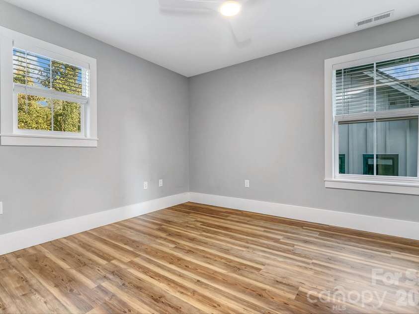 20 Phillip Lane, Arden, NC 28704.  MLS# CAR4365933, YatesRealty ID 22133. 