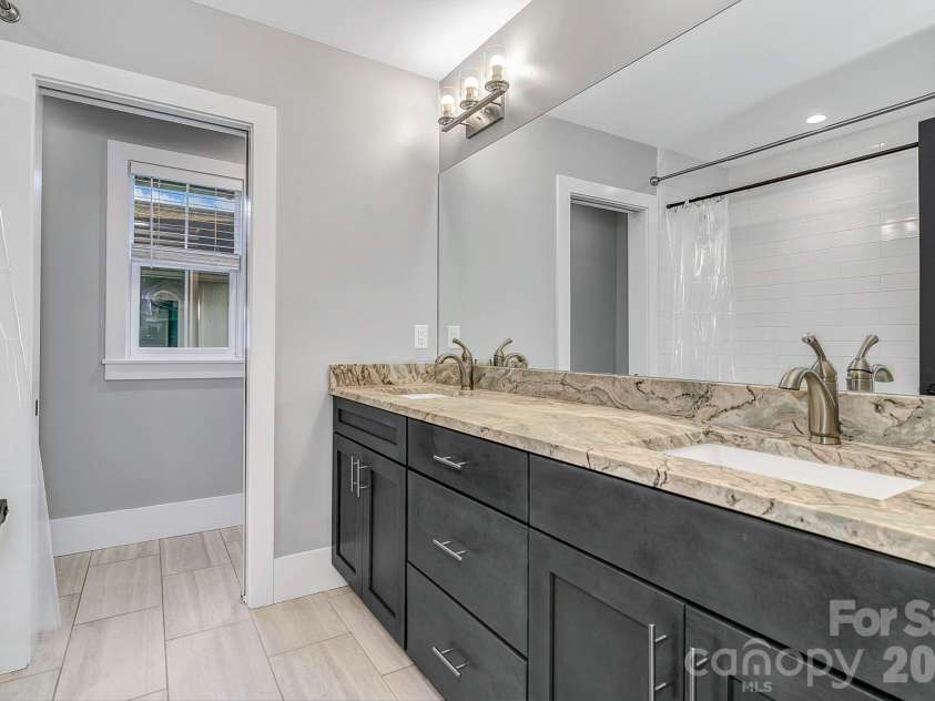 20 Phillip Lane, Arden, NC 28704.  MLS# CAR4365933, YatesRealty ID 22133. 