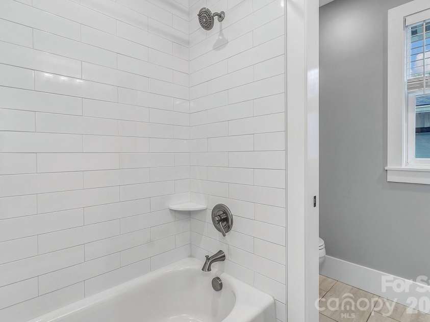 20 Phillip Lane, Arden, NC 28704.  MLS# CAR4365933, YatesRealty ID 22133. 
