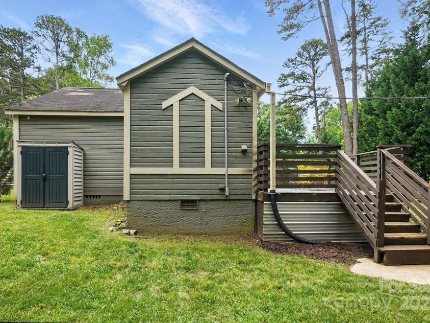 4235 Howie Circle, Charlotte, NC 28205.  MLS# CAR4258170, YatesRealty ID 22134. 