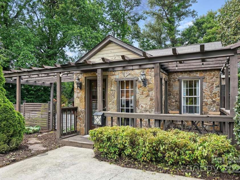 4235 Howie Circle, Charlotte, NC 28205.  MLS# CAR4258170, YatesRealty ID 22134. 