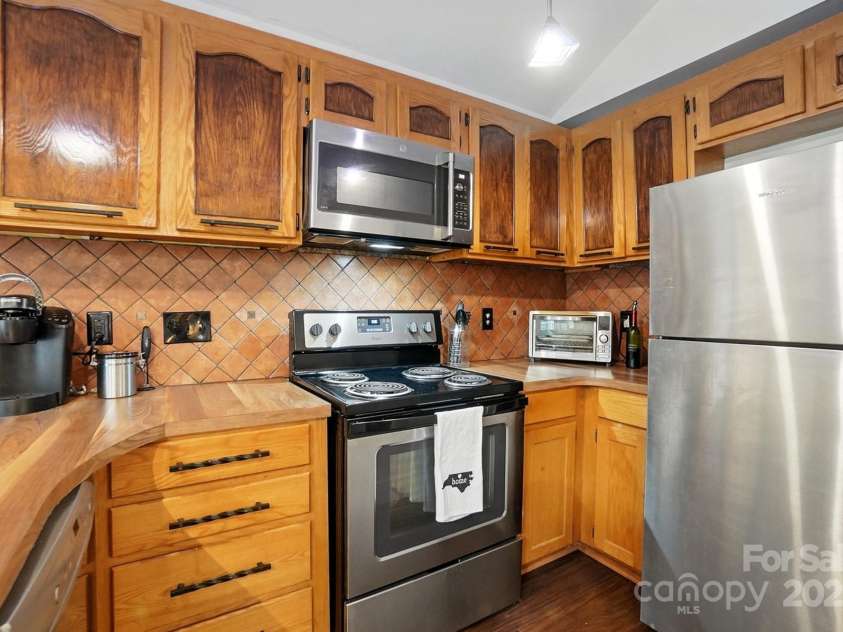 4235 Howie Circle, Charlotte, NC 28205.  MLS# CAR4258170, YatesRealty ID 22134. 