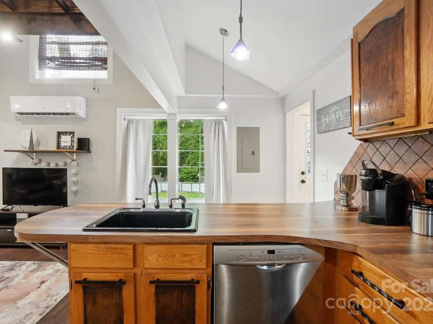4235 Howie Circle, Charlotte, NC 28205.  MLS# CAR4258170, YatesRealty ID 22134. 
