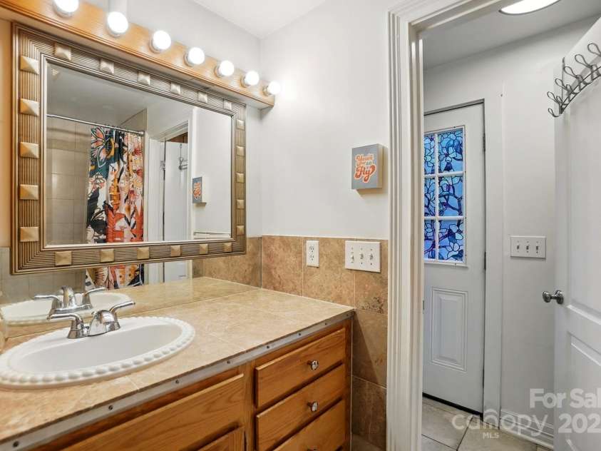 4235 Howie Circle, Charlotte, NC 28205.  MLS# CAR4258170, YatesRealty ID 22134. 