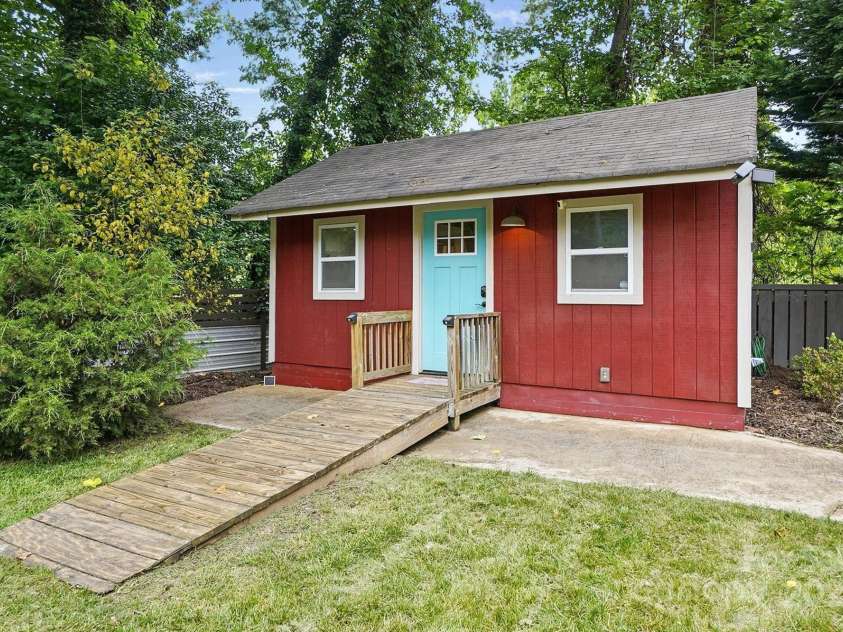 4235 Howie Circle, Charlotte, NC 28205.  MLS# CAR4258170, YatesRealty ID 22134. ADU
