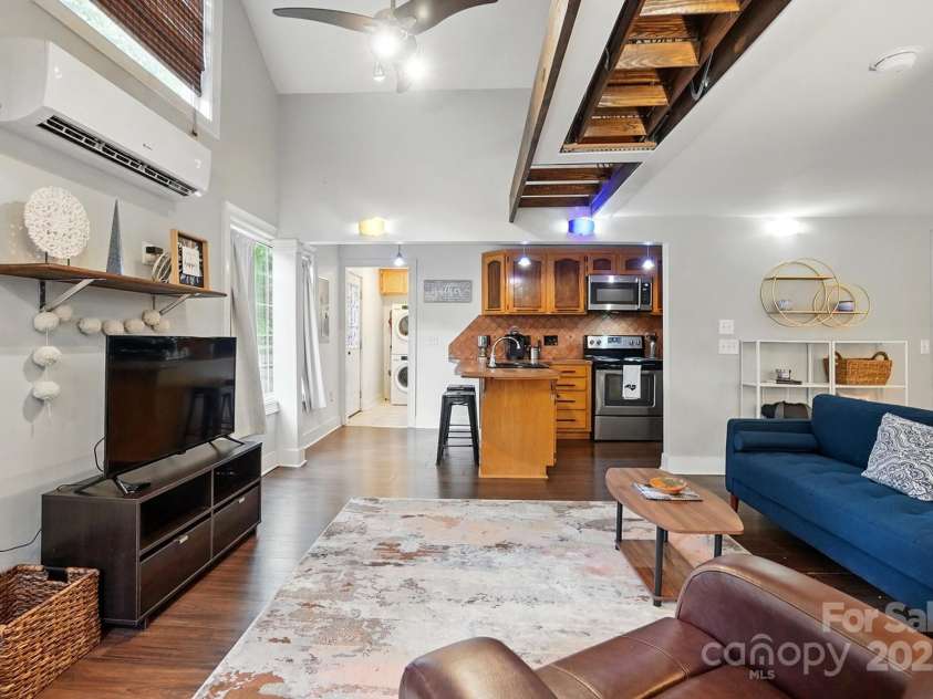 4235 Howie Circle, Charlotte, NC 28205.  MLS# CAR4258170, YatesRealty ID 22134. Family room
