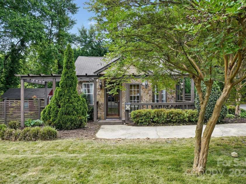 4235 Howie Circle, Charlotte, NC 28205.  MLS# CAR4258170, YatesRealty ID 22134. Front house