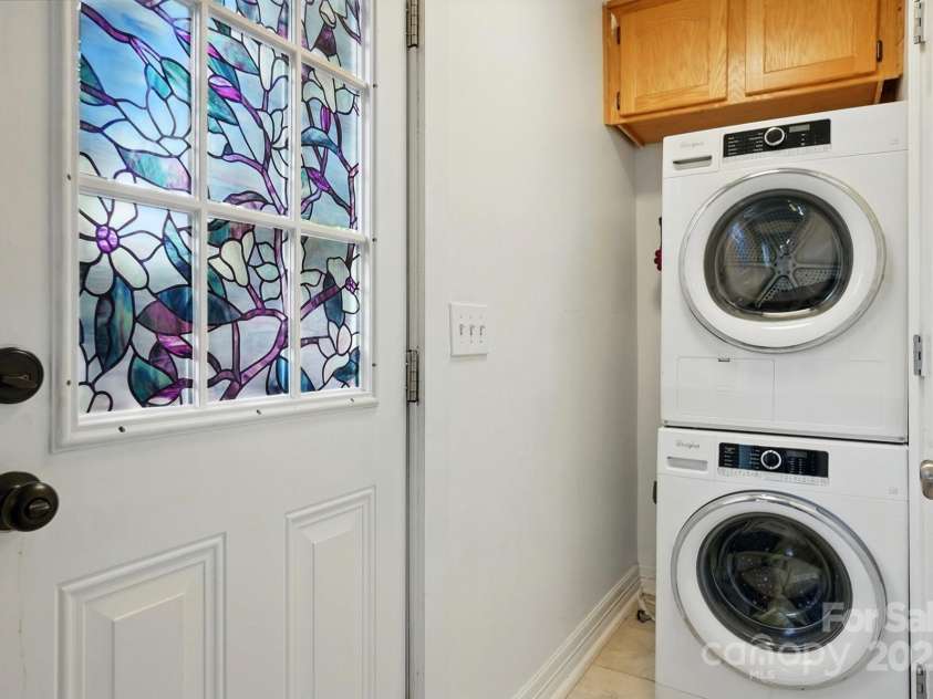 4235 Howie Circle, Charlotte, NC 28205.  MLS# CAR4258170, YatesRealty ID 22134. Laundry