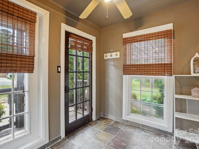 4235 Howie Circle, Charlotte, NC 28205.  MLS# CAR4258170, YatesRealty ID 22134. Sunroom foyer