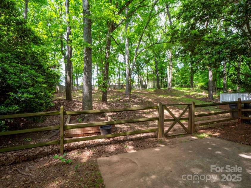 6100 Hunter Lane, Weddington, NC 28104.  MLS# CAR4249073, YatesRealty ID 22136. 