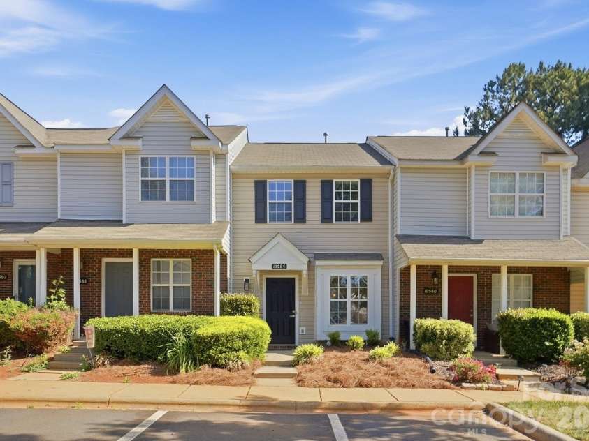 10584 English Setter Way, Charlotte, NC 28269.  MLS# CAR4377781, YatesRealty ID 22137. 