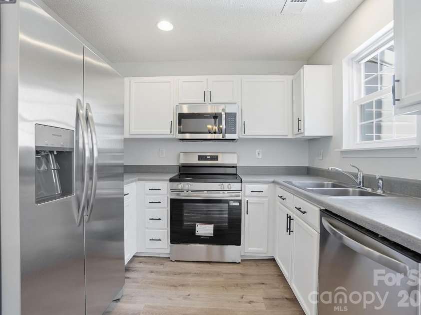 10584 English Setter Way, Charlotte, NC 28269.  MLS# CAR4377781, YatesRealty ID 22137. 