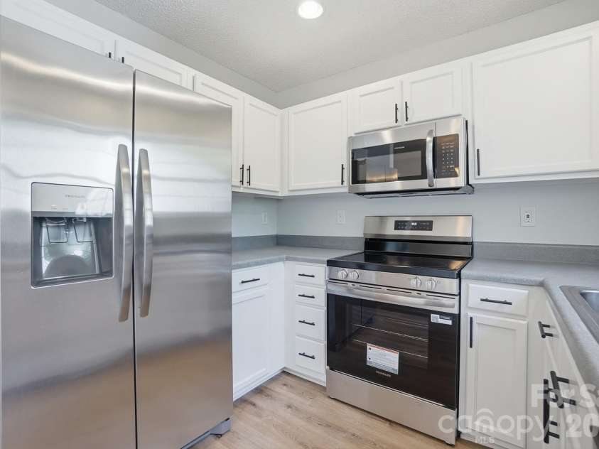 10584 English Setter Way, Charlotte, NC 28269.  MLS# CAR4377781, YatesRealty ID 22137. 