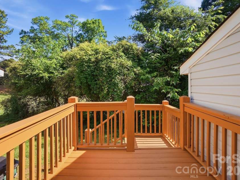10584 English Setter Way, Charlotte, NC 28269.  MLS# CAR4377781, YatesRealty ID 22137. 