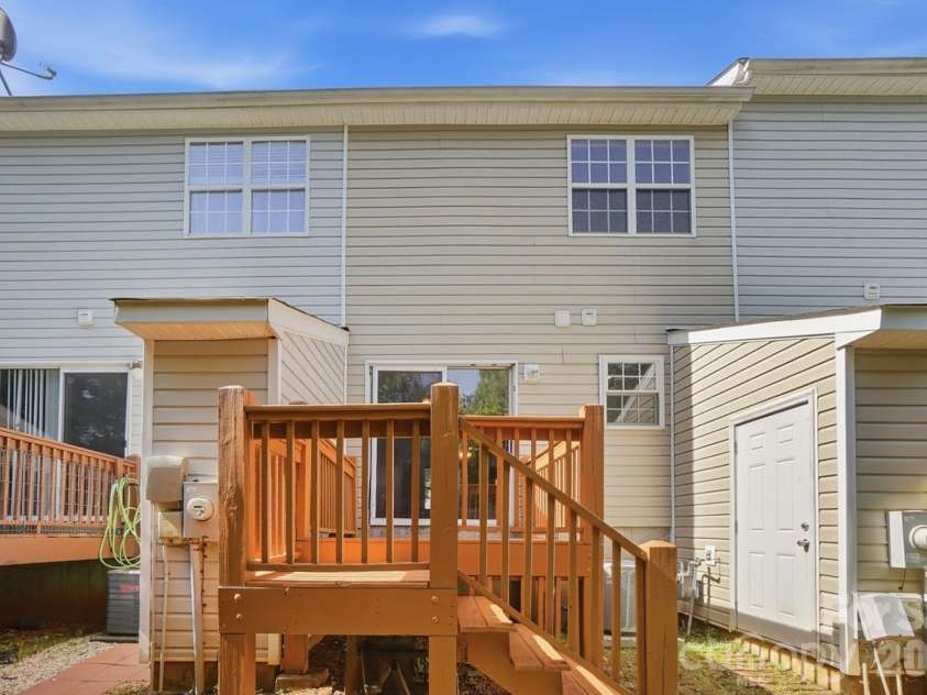 10584 English Setter Way, Charlotte, NC 28269.  MLS# CAR4377781, YatesRealty ID 22137. 