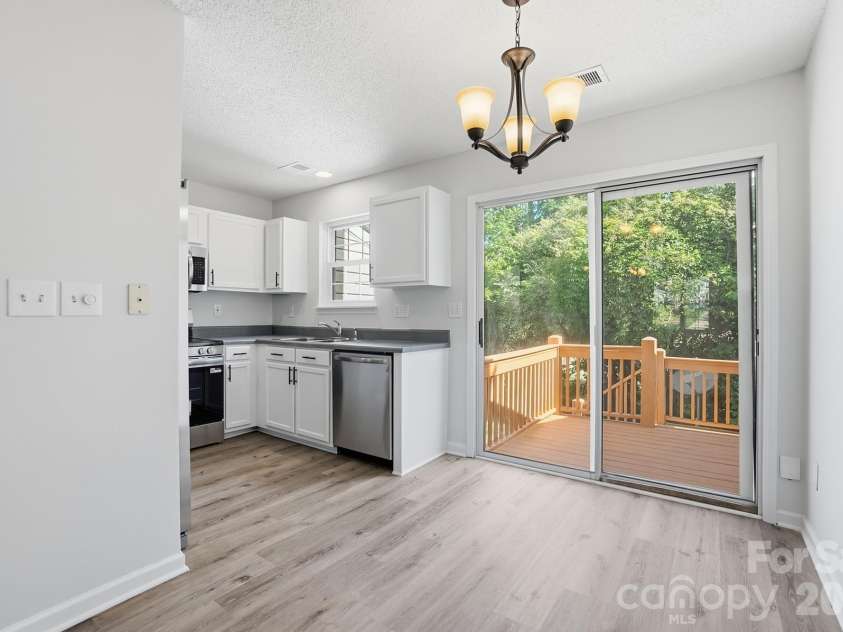 10584 English Setter Way, Charlotte, NC 28269.  MLS# CAR4434252, YatesRealty ID 22137. Dining Area