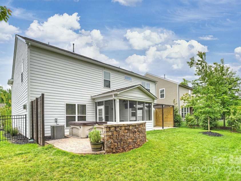 7209 Brookline Place, Huntersville, NC 28078.  MLS# CAR4251054, YatesRealty ID 22137. 