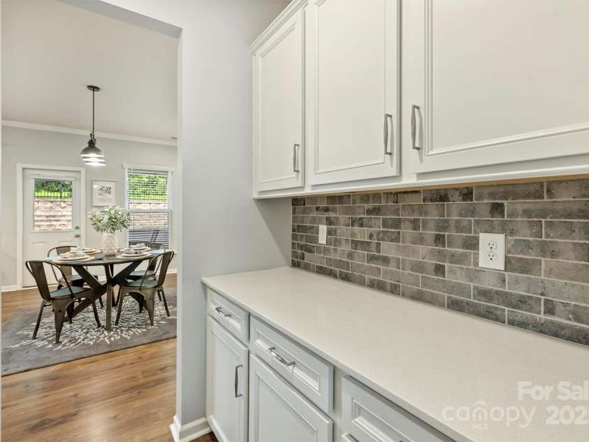 7209 Brookline Place, Huntersville, NC 28078.  MLS# CAR4251054, YatesRealty ID 22137. Butler Pantry