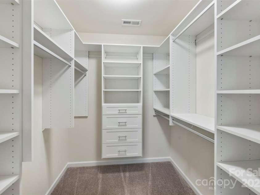 7209 Brookline Place, Huntersville, NC 28078.  MLS# CAR4251054, YatesRealty ID 22137. California Closet in Primary
